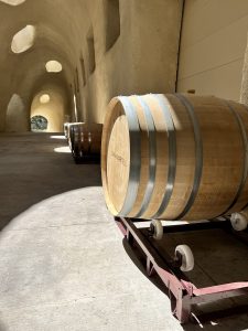 Weinfass im modernen Weingut Mallorca